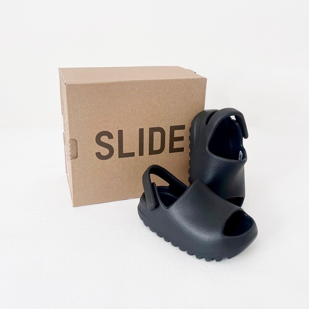 Adidas Yeezy kids slide in Onyx - Picture 1 of 8